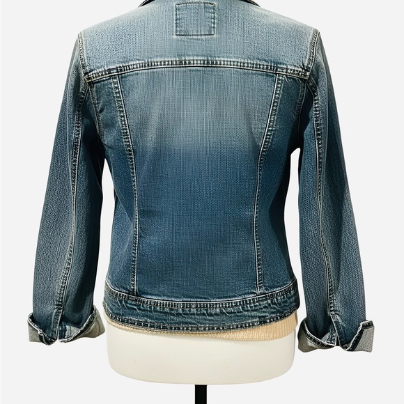 Universal Thread Women’s Denim Jacket with Copper Buttons - XS, Brand New - Picture 3 of 4